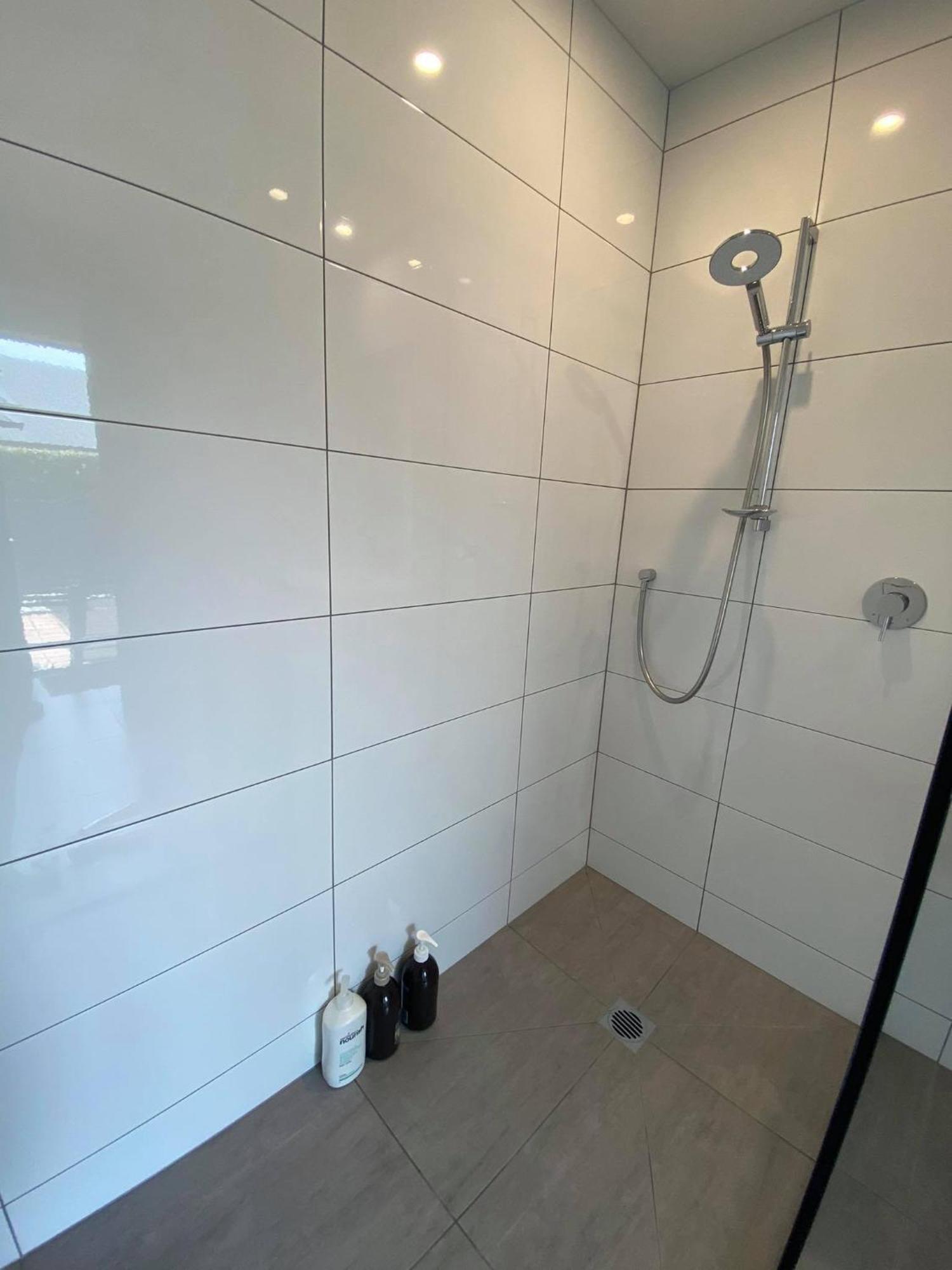 The White Room واناكا المظهر الخارجي الصورة